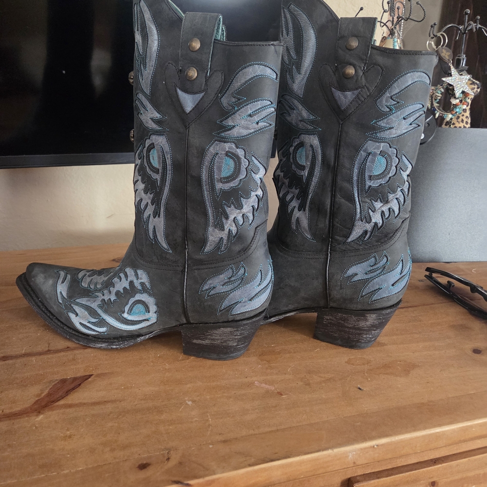 Embroidered Western Cowboy Boots